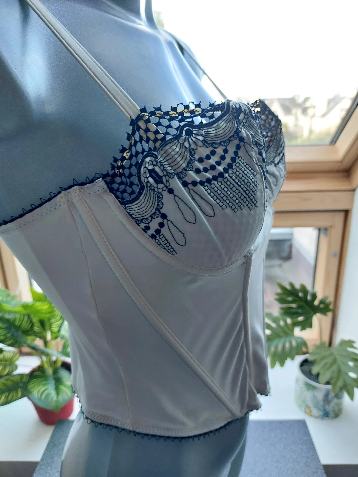 Satijnen en geborduurd bustier, romantische look Maat S/M – photo 6